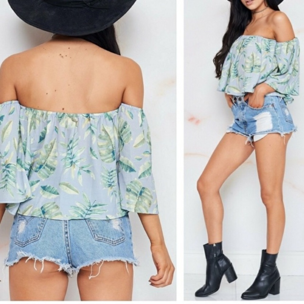 NWT Off Shoulder Tropical Palm Leaf Top - Picture 2 of 3